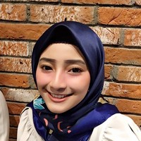 Polwan yang bekerja di Satlantas Polresta Yogyakarta itu kini tampil berhijab di Instagram-nya. Ia menghapus foto-fotonya yang tidak berhijab di Instagram. Foto: Instagram/adelianirwanaa