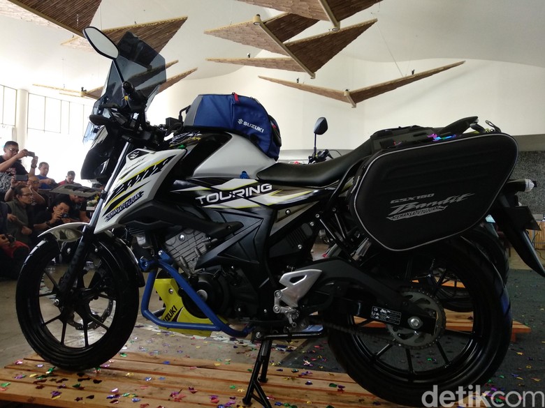 Suzuki GSX150 Bandit Versi Touring. Foto: Luthfi Anshori Suzuki GSX150 Bandit Versi Touring. Foto: Luthfi Anshori
