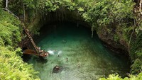 Nama kolam ini adalah To Sua Ocean Trench yang berarti lubang raksasa. (Getty Images)