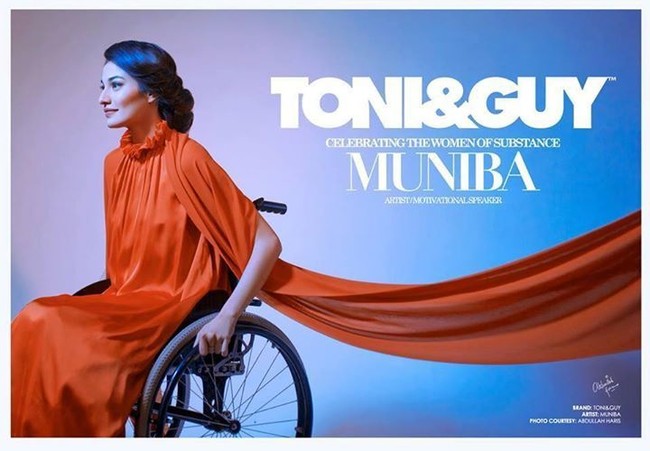 Muniba juga kini populer sebagai model. Dia menjadi model pertama berkursi roda di Pakistan. Dua brand besar yang sudah mengontraknya sebagai model adalah salon Tony and Guy, The Body Shop dan Pond’s. Selain itu, dia juga kerap diundang ke berbagai negara karena sosoknya yang menginspirasi. Dia pun masuk dalam daftar 100 wanita paling inspiratif di dunia yang dirilis BBC. Foto: Dok. Toni & Guy.