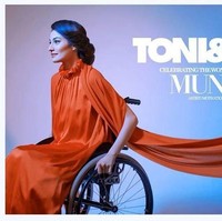 Muniba juga kini populer sebagai model. Dia menjadi model pertama berkursi roda di Pakistan. Dua brand besar yang sudah mengontraknya sebagai model adalah salon Tony and Guy, The Body Shop dan Pond’s. Selain itu, dia juga kerap diundang ke berbagai negara karena sosoknya yang menginspirasi. Dia pun masuk dalam daftar 100 wanita paling inspiratif di dunia yang dirilis BBC. Foto: Dok. Toni & Guy.