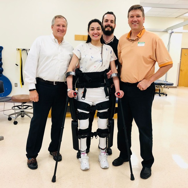 Muniba sendiri tidak berkomentar banyak mengenai gugatan sang suami atas kasus pencemaran nama baik. Dia memilih fokus melakukan kegiatan kemanusiaan, belajar untuk berdiri dengan menjalani terapi dan berbagi kisah inspiratifnya ke berbagai negara. Dia menyerahkan permasalahan dengan sang mantan suami pada pengacaranya.Foto: Instagram @muniba.mazari