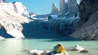 Bayangkan duduk berdua dengan pasangan sambil melihat panorama salju seindah ini. Dijamin berkesan (Discover Chile)