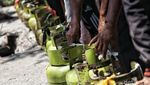 Warga Palu Antre Elpiji 3 Kg