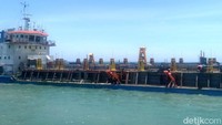 Jalur untuk alat bongkar muat atau crane juga sudah ada. Meski, belum ada satu pun crane yang sudah terpasang.