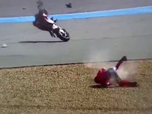 Lorenzo Mundur dari MotoGP Thailand 2018