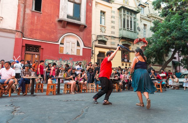 Pesona Chile juga dapat ditemui lewat tarian Flamenco yang khas negara Latin. Di jalanan pun traveler bisa melihatnya (Discover Chile) Pesona Chile juga dapat ditemui lewat tarian Flamenco yang khas negara Latin. Di jalanan pun traveler bisa melihatnya (Discover Chile)