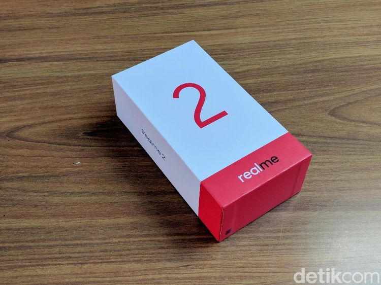 Unboxing Realme 2, Pendatang Baru yang Coba Usik Xiaomi
