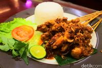 Kembang Lawang: Di Sini Ada Nasi Goreng dan Bistik dengan Sentuhan Baru yang Sedap