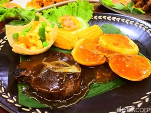 Kembang Lawang: Di Sini Ada Nasi Goreng dan Bistik dengan Sentuhan Baru yang Sedap