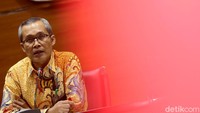 Wali Kota Pasuruan Setiyono terjaring operasi tangkap tangan (OTT) KPK di Pasuruan pada Kamis (4/10/2018) malam. Setiyono bersama tiga orang lainnya langsung diboyong ke Jakarta untuk pemeriksaan lebih mendalam bersama penyidik KPK.