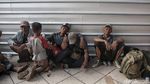 Wajah-wajah Menanti Kepastian di Bandara Palu