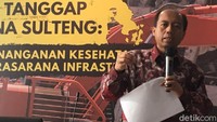 Juga saat gempa mengguncang Lombok pada Agustus lalu. Sutopo terus berusaha menginformasikan perkembangan informasi dan situasi terkena meski kala itu pria yang dikenal humoris itu tengah menjalani kemoterapi di sebuah rumah sakit. (Foto: Arief/detikcom)