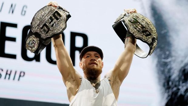 Conor McGregor saat menjalani konferensi pers sendirian.