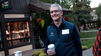 Pemilik nama lengkap Timothy Donald Cook ini akrab disapa Tim Cook. Ia resmi bergabung dengan Apple pada Maret 1998 sebagai senior vice president Apple. Foto: twitter @tim_cook