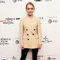 Satu lagi artis cantik berpostur tubuh mungil dengan tinggi badan 153 cm adalah Anna Sophia Robb. Ia dikenal setelah membintangi film Charlie and the Chocolate Factory. Selain sebagai artis Anna juga merupakan seorang model. Foto: Getty Images