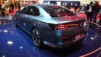 VinFast LUX A2.0 dibekali mesin 2.0 L empat silinder. Istimewa/Carscoops.