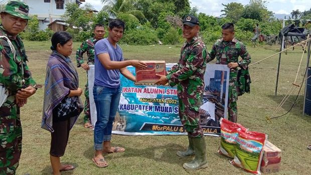 TNI Evakuasi 8 Jenazah Tertimpa Reruntuhan Hotel Roa Roa di Palu