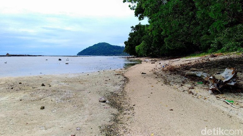 Foto: Tapal Batas RI-PNG di Skouw, Jayapura. (Danu Damarjati/detikcom) Foto: Tapal Batas RI-PNG di Skouw, Jayapura. (Danu Damarjati/detikcom)
