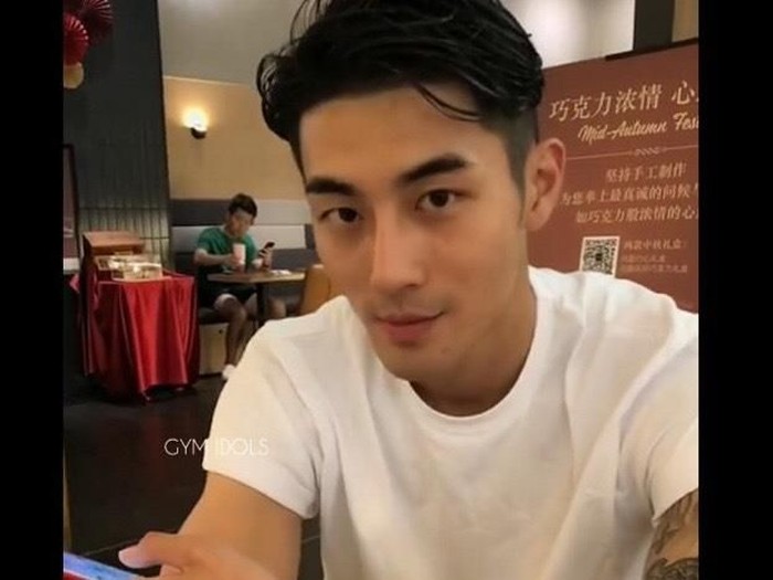 Pemilik restoran ganteng ini viral. Foto: Facebook Pemilik restoran ganteng ini viral. Foto: Facebook