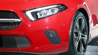 Desain A-Class yang mengutamakan kemurnian dan menonjolkan permukaan merupakan manifestasi dari langkah selanjutnya yang diambil Mercedes-Benz dalam filosofi desainnya, kemurnian sensual. 