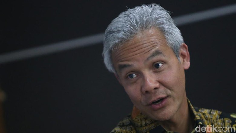 Senangnya Bocah Dapat Pelukan Ganjar Pranowo Saat Rayakan 