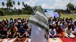 Suasana Salat Jumat di Pengungsian Kota Palu