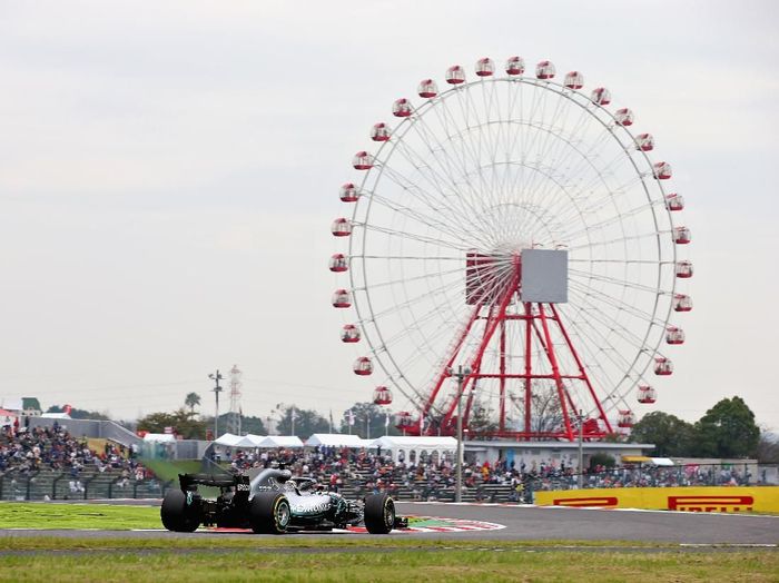 Lewis Hamilton tercepat lagi di latihan bebas kedua GP Jepang. (Foto: Charles Coates/Getty Images) Lewis Hamilton tercepat lagi di latihan bebas kedua GP Jepang. (Foto: Charles Coates/Getty Images)