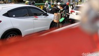 Hasil penggalangan dana akan bekerjasama dengan pihak TNI AU untuk langsung didonasikan ke Palu dan Donggala.