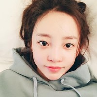 Ketika kulitmu kering, cobalah facial ketimun, tulis Goo Hara di akun Instagram-nya, @koohara__. Foto: Instagram/@koohara__