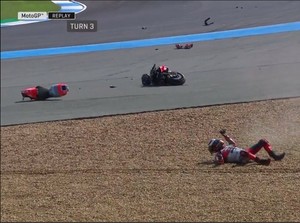 Ini Video Kecelakaan Lorenzo dan Kondisi Motornya Usai Crash