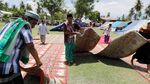 Suasana Salat Jumat di Pengungsian Kota Palu