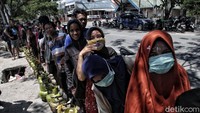 Antrean terlihat tertib.