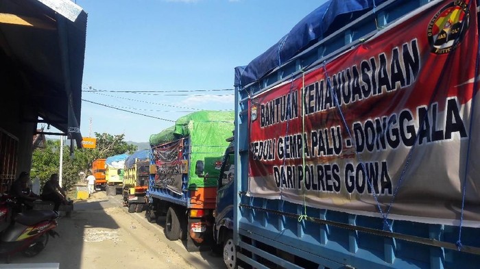 Polisi Bersenjata Kawal 300 Ton Bantuan Palu dari Gowa