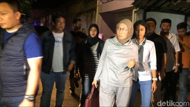 Tiba di Rumah Ratna Sarumpaet, Polisi Lakukan Penggeledahan