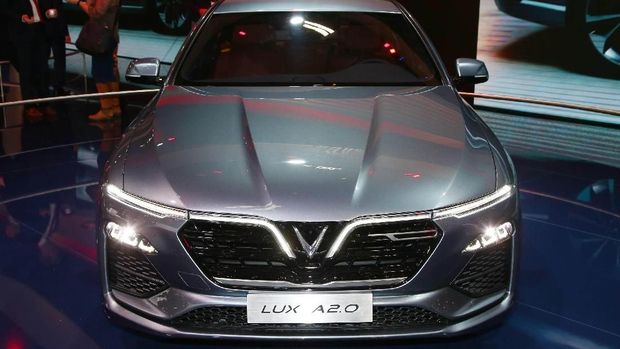 Vietnam memamerkan mobil nasional pertamanya di Paris Motor Show 2018. Mobnas pertama Vietnam itu bernama VinFast LUX A2.0 sedan dan VinFast LUX SA2.0 SUV.