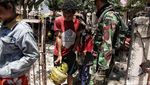 Warga Palu Antre Elpiji 3 Kg