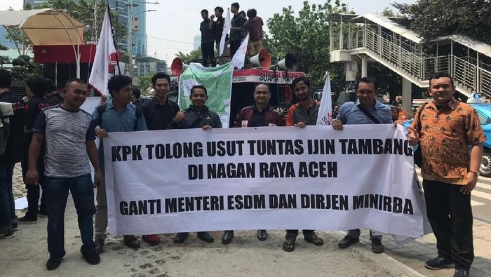 Senator Aceh Demo di KPK, Tuntut Usut Izin Tambang Emas