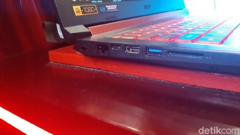 Selain Predator Helios 500, Acer juga memboyong Nitro 5 versi AMD untuk casual gamer. (Foto: detikINET/Virgina Maulita Putri)
