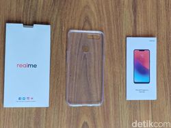 Unboxing Realme 2, Pendatang Baru yang Coba Usik Xiaomi