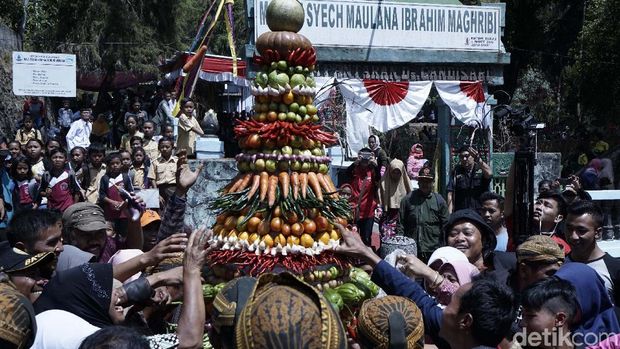 Melihat Tradisi Buka Luwur Makam di Lereng Merbabu Boyolali