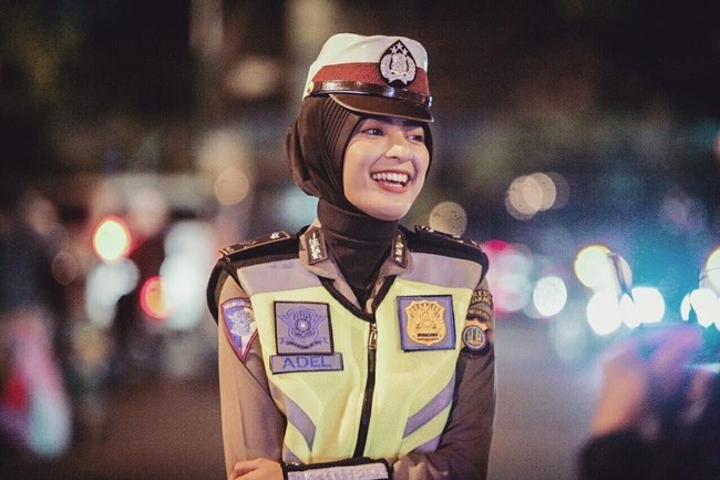 Kecantikan Adelia membius banyak orang. Ia dianggap masih cocok jadi anak SMP. Foto-fotonya pun viral. Foto: Instagram/adelianirwanaa