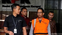Ketiga orang yang ditangkap bersama Setiyono diantaranya, Dwi Fitri Nurcahyo selaku Plh Kadis PU Kota Pasuruan, Wahyu Tri Hardianto selaku staf kelurahan Purutrejo dan Muhamad Baqir yang diketahui sebagai pihak swasta pemberi suap kepada Setiyono.