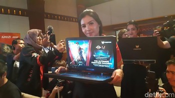 Predator Helios 500 menggunakan prosesor AMD Ryzen 7 2700 dan kartu grafis Radeon RX Vega56. (Foto: detikINET/Virgina Maulita Putri)