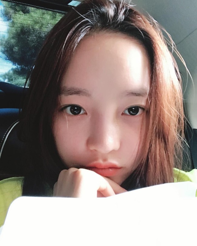 Sementara almond dan walnut yang terkandung dalam jus Goo Hara tersebut, kaya akan lemak esensial untuk melembapkan kulit dari dalam. Foto: Instagram/@koohara__