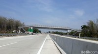 Kedua overpass itu adalah overpass Desa Jenggrik 2 dan overoass Desa Kedungrejo 2 yang saat ini tingal finising saja.