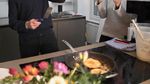 Momen Kulineran Tim Cook, CEO Apple yang Jago Masak dan Suka Ngopi