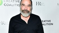 Aktor dan penyanyi Mandy Patinkin yang bermain film The Princess Bride, pada tahun 2004 di usianya yang ke 51 tahun, Patinkin didiagnosis menderita kanker prostat. Foto: Getty Images