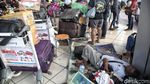 Wajah-wajah Menanti Kepastian di Bandara Palu