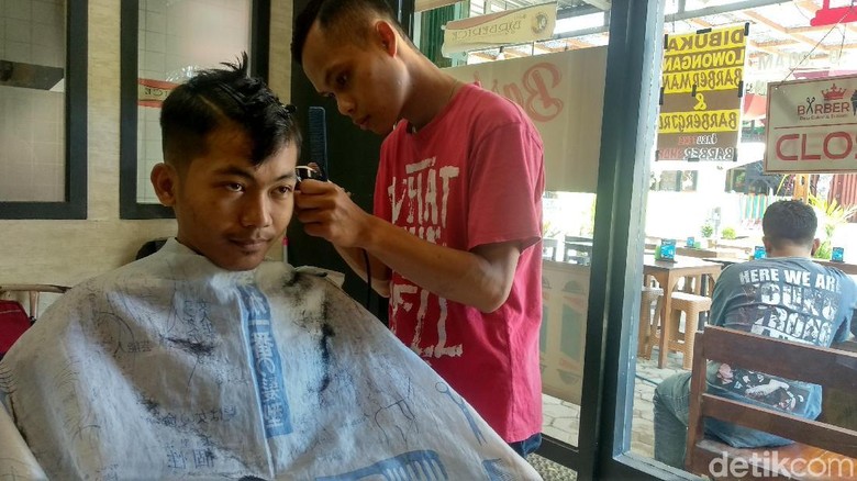 Di Barbershop Ini Pangkas Rambut  Bisa Bayar Suka suka 